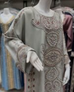 ⁦جلابيه كويتي كم حيران منقوشه بلولو لون بيج⁩ - الصورة ⁦2⁩