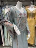 ⁦جلابية اردني تطريز بفصوص لون تيفني⁩ - الصورة ⁦2⁩