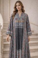 جلابيه شيفون اسود  بنقوش فلكلوري وخطوط  وبفصوص لامعه