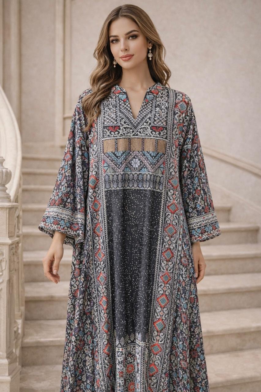 46342458-b8c7-4b72-850a-62449419e492 جلابيه شيفون اسود بنقوش فلكلوري وخطوط وبفصوص لامعه - الصورة 1