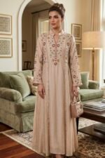 جلابيه لون كريمي ببتلات ورد حمراء