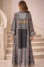 ⁦جلابيه شيفون اسود  بنقوش فلكلوري وخطوط  وبفصوص لامعه⁩ - الصورة ⁦2⁩