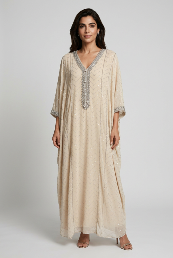 جلابيه بقصه واسعه بفصوص صغيره فضية