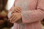 ⁦جلابية لون زهري⁩ - الصورة ⁦3⁩