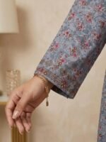 ⁦كشمير بنقوش حمراء صغيره⁩ - الصورة ⁦2⁩